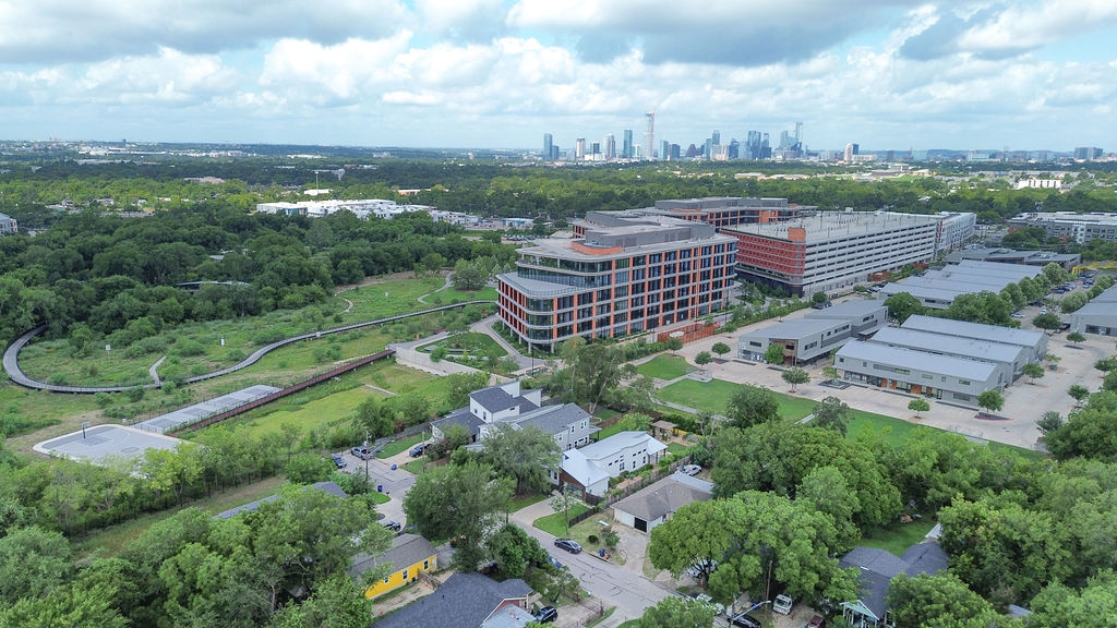 1106 Saucedo Street Austin, TX 78721 - Photo 4 of 34 View of urban area showing Springdale Green and Springdale General.