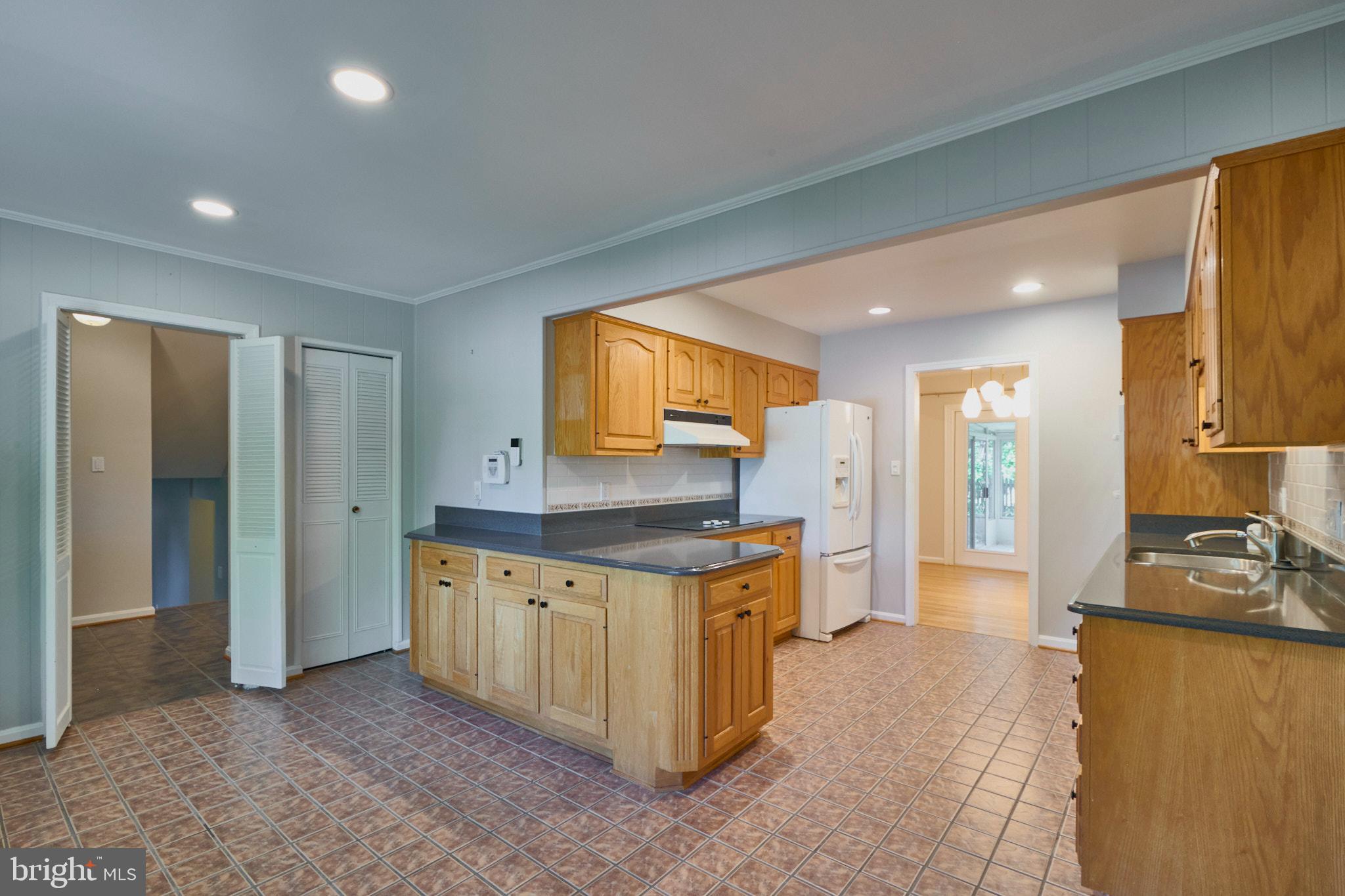 2403 Arrow Park Drive Alexandria, VA 22306 - Photo 5 of 56 Kitchen