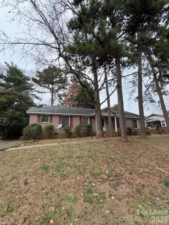 $1,350 | 2929 Amity Garden Court, Charlotte, NC 28205