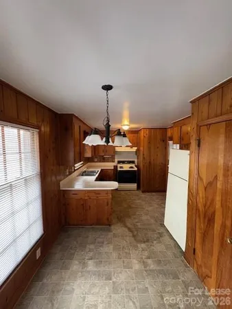 $1,350 | 2929 Amity Garden Court, Charlotte, NC 28205