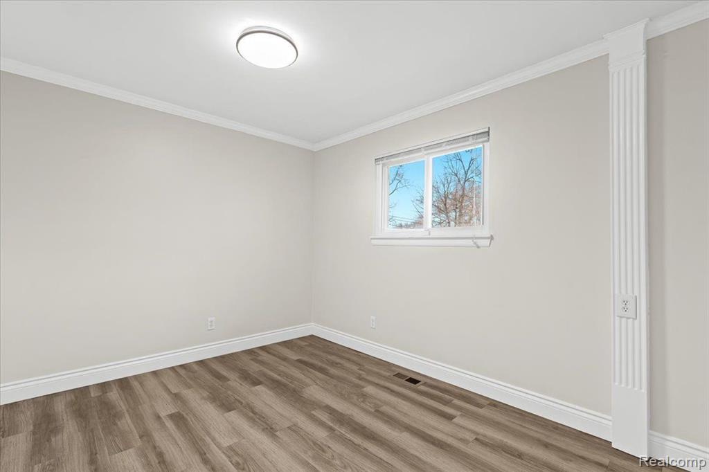 2627 Longview Avenue Rochester, MI 48307 - Photo 18 of 35