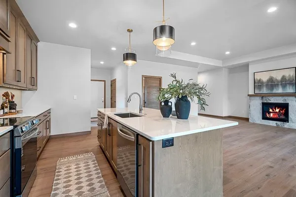 $535,000 | 4001 Antwerp Avenue, Unit 4, Howard, WI 54313