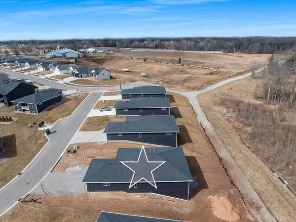 $535,000 | 4001 Antwerp Avenue, Unit 4, Howard, WI 54313