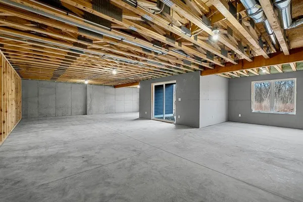 $535,000 | 4001 Antwerp Avenue, Unit 4, Howard, WI 54313