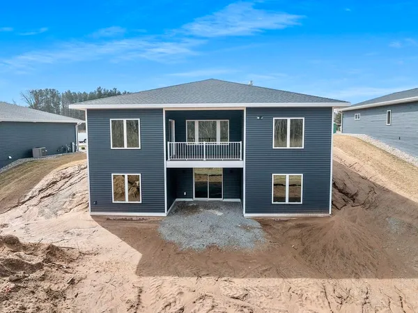 $535,000 | 4001 Antwerp Avenue, Unit 4, Howard, WI 54313