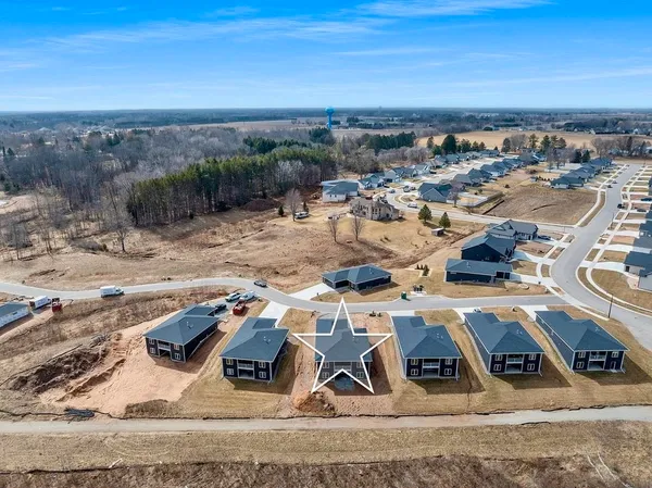 $535,000 | 4001 Antwerp Avenue, Unit 4, Howard, WI 54313