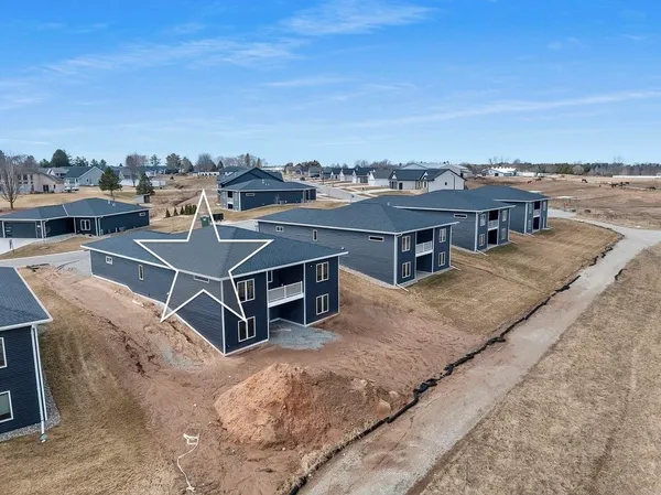 $535,000 | 4001 Antwerp Avenue, Unit 4, Howard, WI 54313