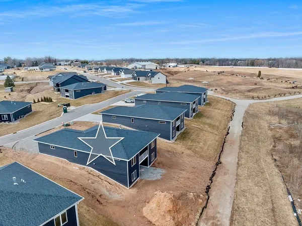 $535,000 | 4001 Antwerp Avenue, Unit 4, Howard, WI 54313