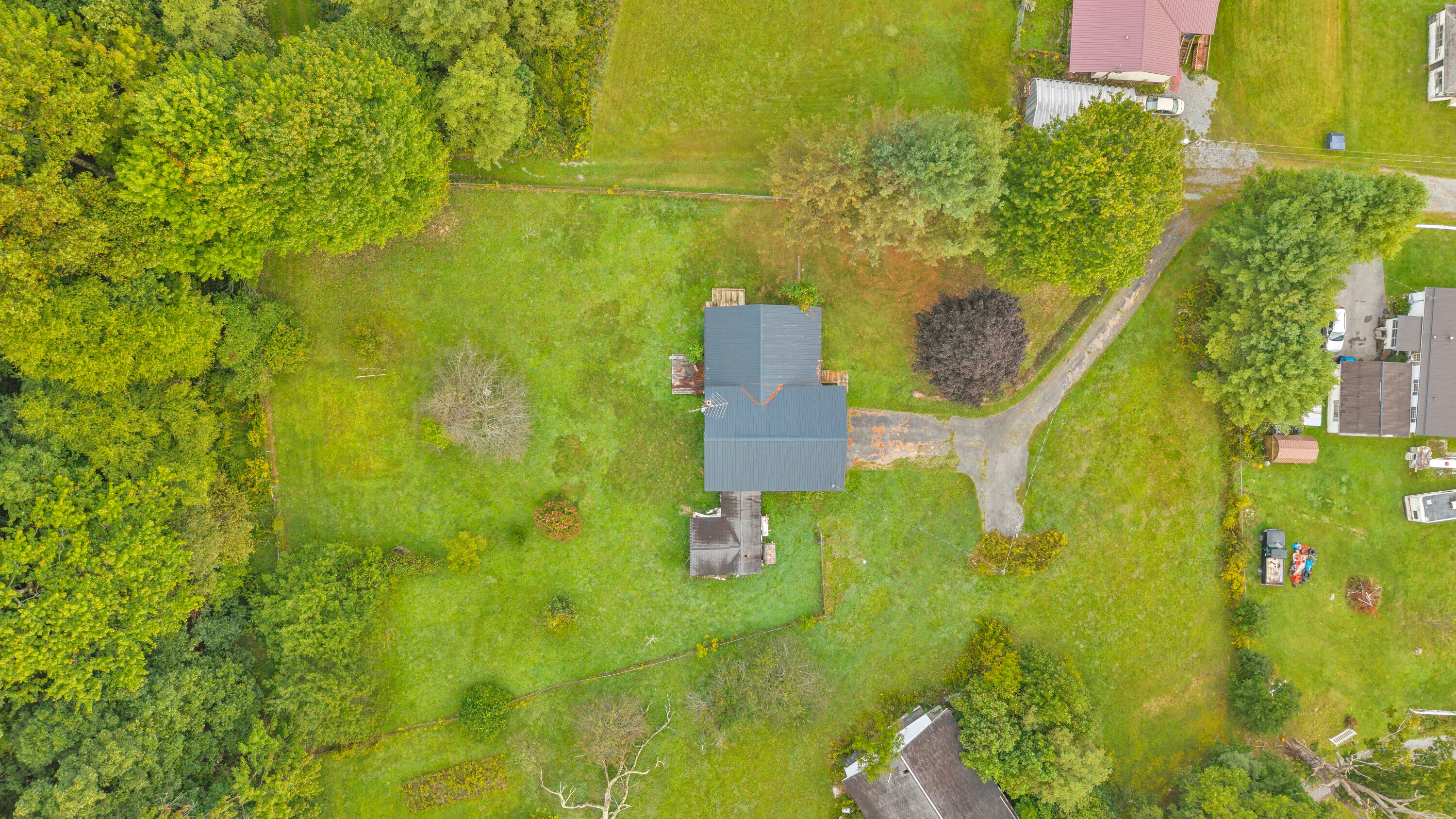 173 Cemetery Road Charmco, WV 25958 - Photo 4 of 43 Gallery Image 4