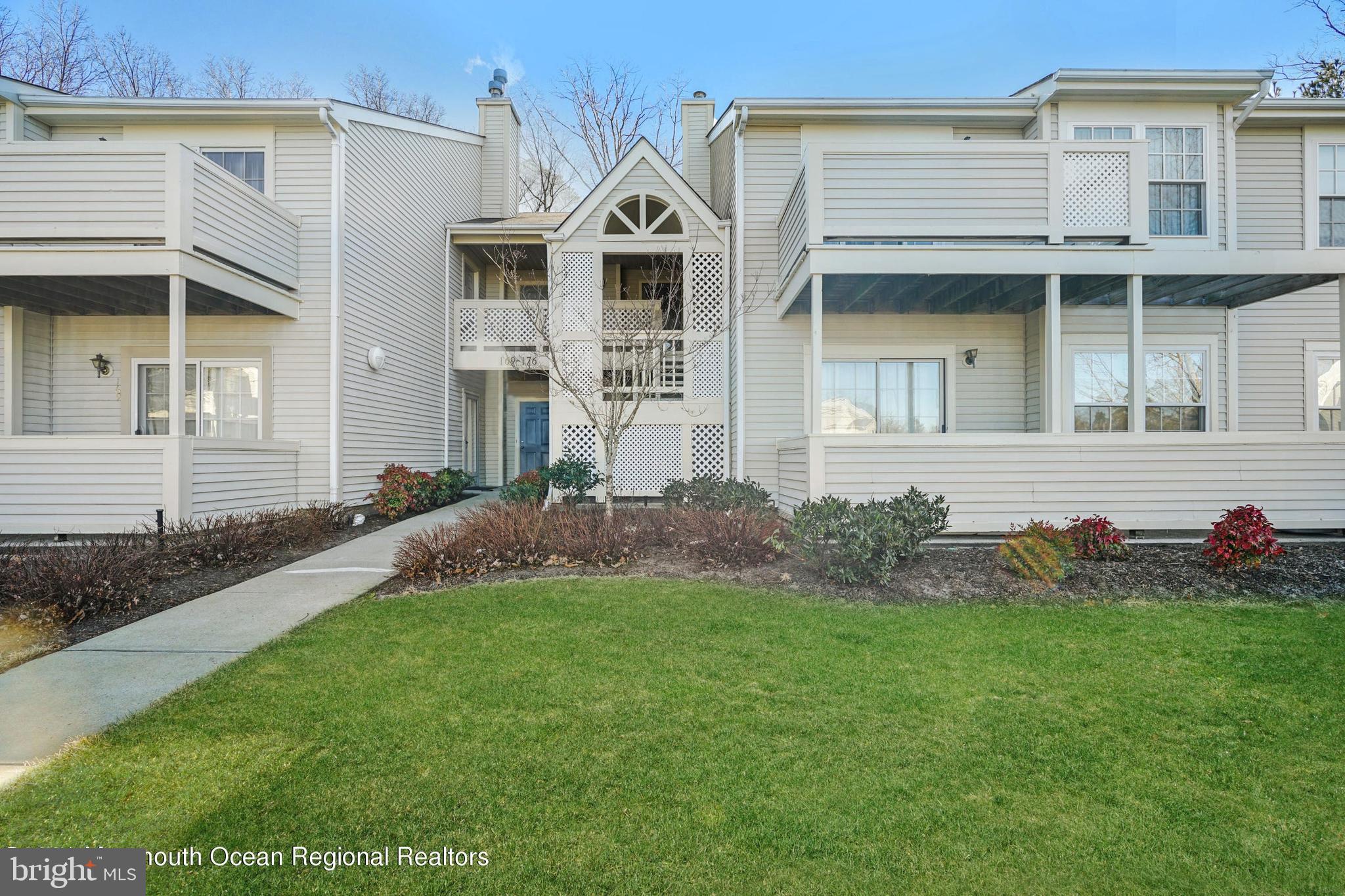 174 Pinetree Court Howell, NJ 07731 - Photo 2 of 14