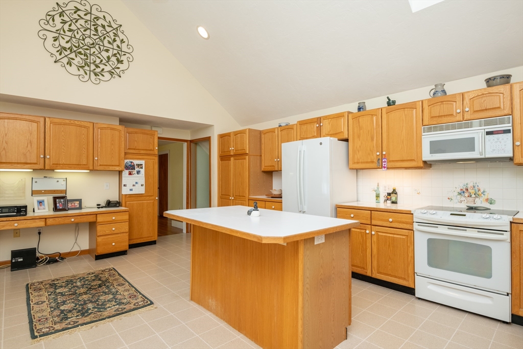 37 Colrain Road Topsfield, MA 01983 - Photo 16 of 42 Gallery Image 16