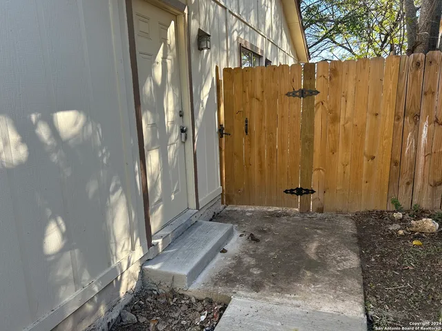 $1,195 | 14422 Waddesdon Bluff, San Antonio, TX 78233