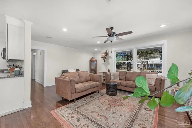 $2,500 | 1800 Foulis Drive, Pensacola, FL 32503