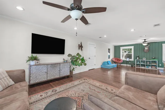 $2,500 | 1800 Foulis Drive, Pensacola, FL 32503