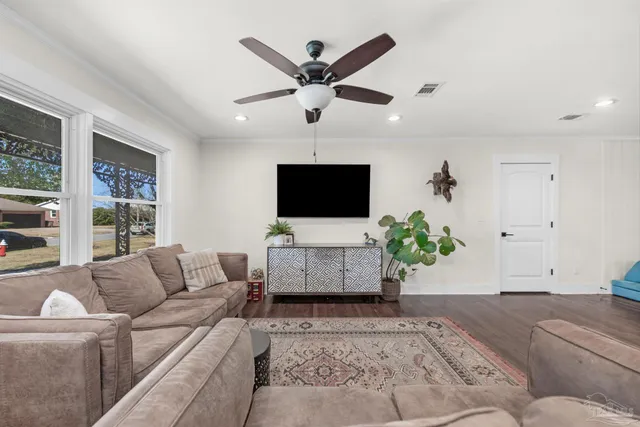 $2,500 | 1800 Foulis Drive, Pensacola, FL 32503