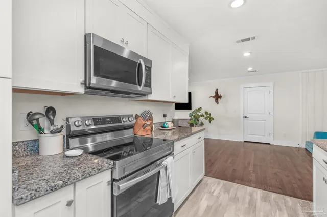 $2,500 | 1800 Foulis Drive, Pensacola, FL 32503