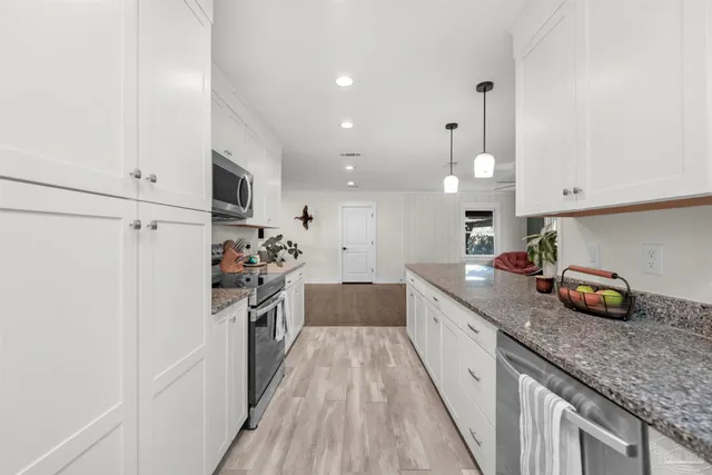 $2,500 | 1800 Foulis Drive, Pensacola, FL 32503