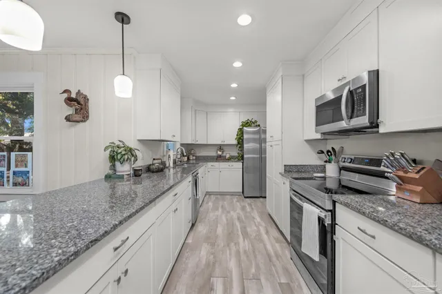 $2,500 | 1800 Foulis Drive, Pensacola, FL 32503