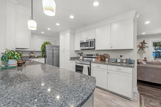 $2,500 | 1800 Foulis Drive, Pensacola, FL 32503