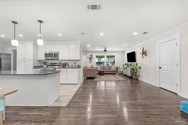 $2,500 | 1800 Foulis Drive, Pensacola, FL 32503