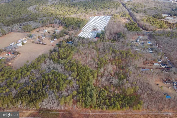 a view of a yard in a yard