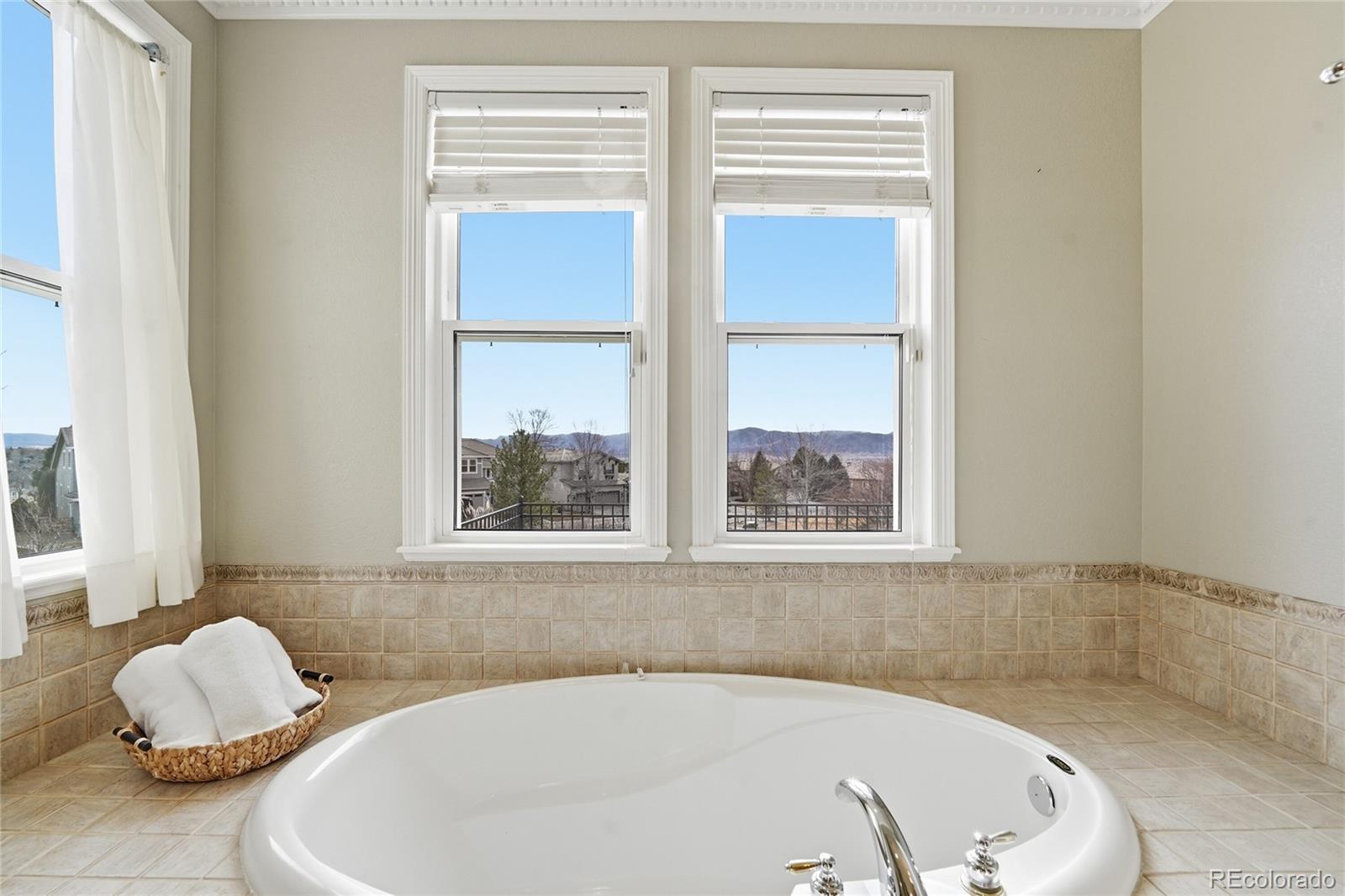 8967 Hunters Way Highlands Ranch, CO 80129 - Photo 7 of 50 a bathroom with bathtub and a window