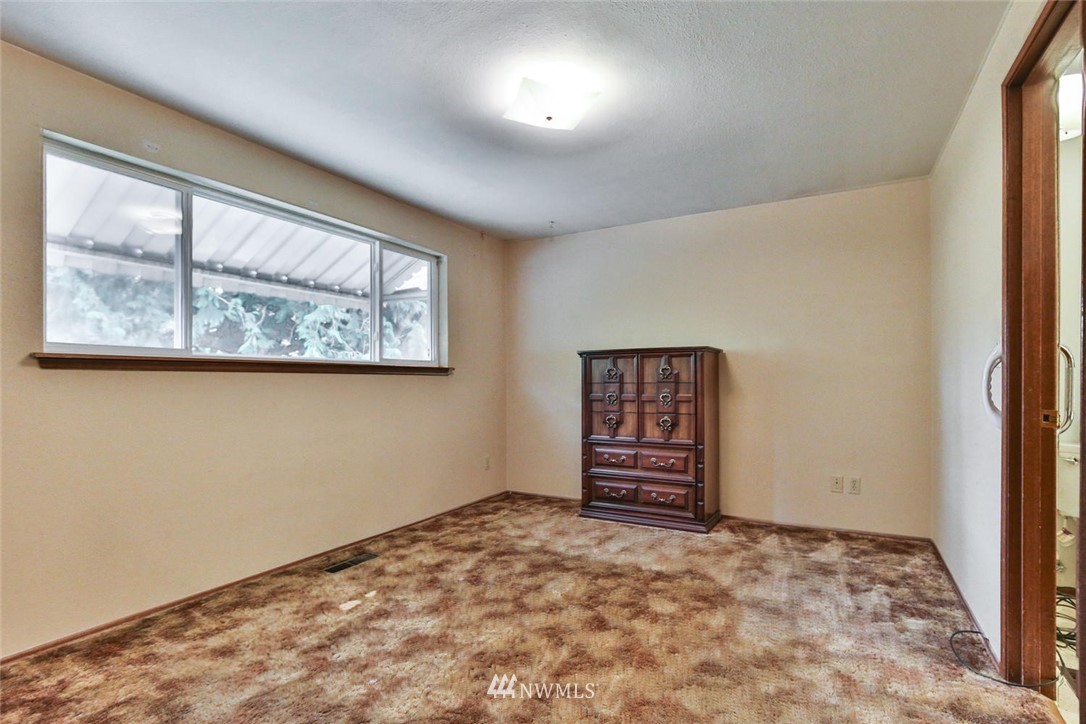 9032 Meridian Place North Seattle, WA 98103 - Photo 12 of 25 Gallery Image 12