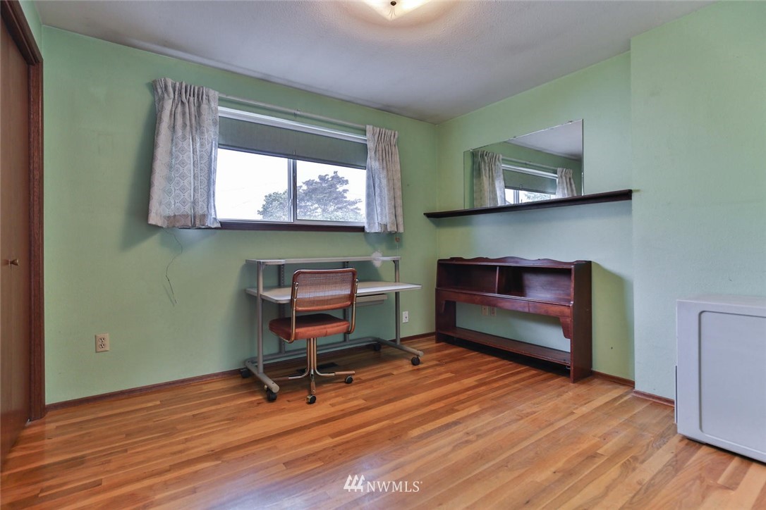 9032 Meridian Place North Seattle, WA 98103 - Photo 14 of 25 Gallery Image 14