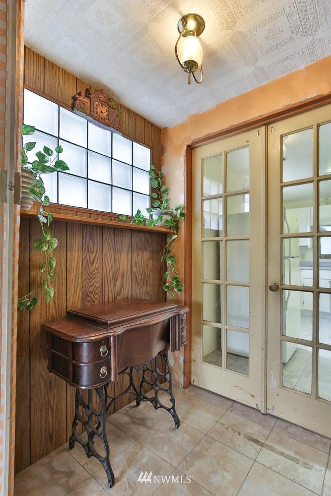 9032 Meridian Place North Seattle, WA 98103 - Photo 16 of 25 Gallery Image 16