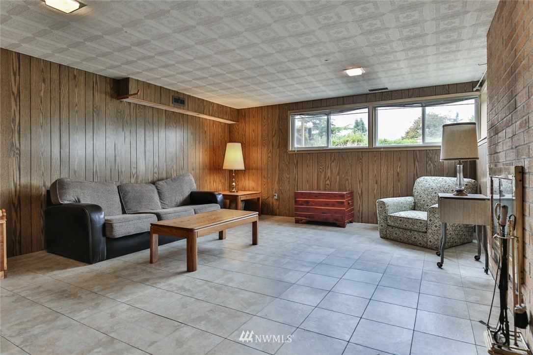 9032 Meridian Place North Seattle, WA 98103 - Photo 17 of 25 Gallery Image 17