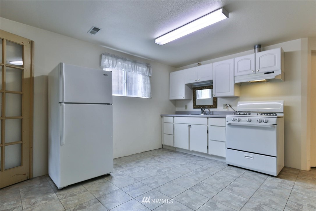 9032 Meridian Place North Seattle, WA 98103 - Photo 19 of 25 Gallery Image 19