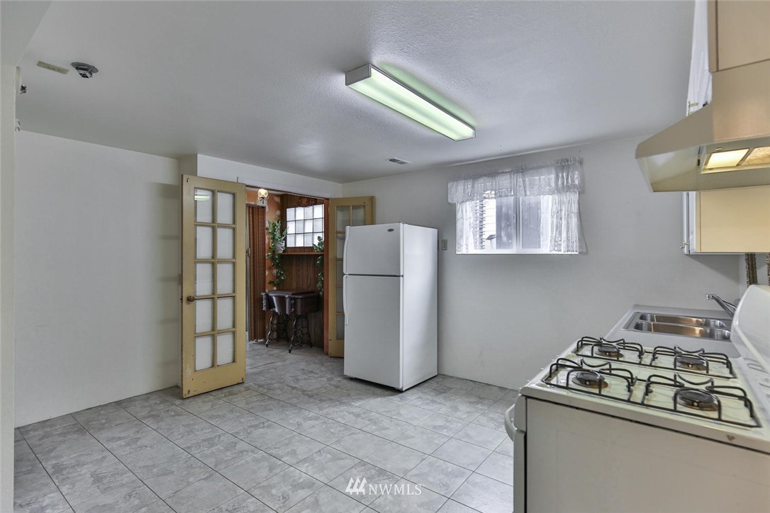 9032 Meridian Place North Seattle, WA 98103 - Photo 20 of 25 Gallery Image 20
