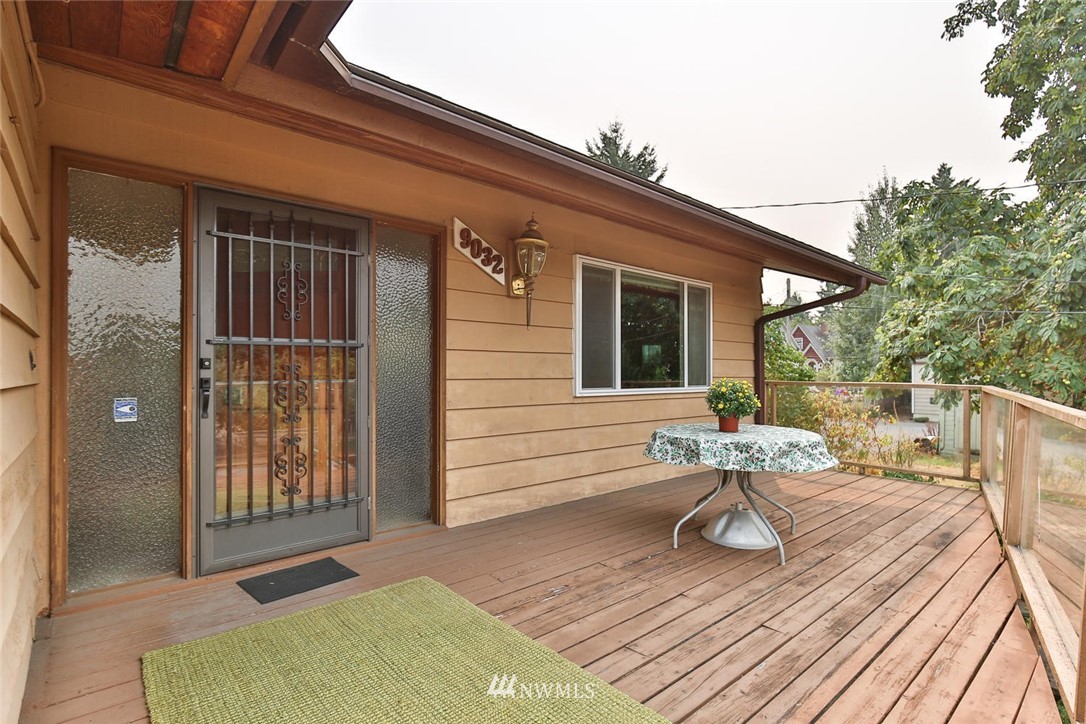 9032 Meridian Place North Seattle, WA 98103 - Photo 23 of 25 Gallery Image 23