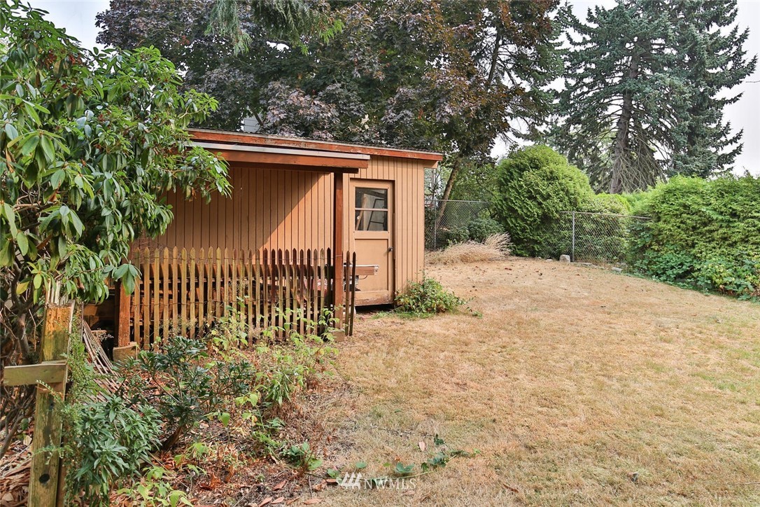 9032 Meridian Place North Seattle, WA 98103 - Photo 24 of 25 Gallery Image 24