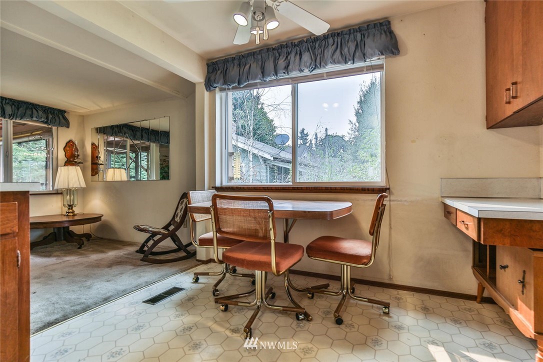 9032 Meridian Place North Seattle, WA 98103 - Photo 8 of 25 Gallery Image 8