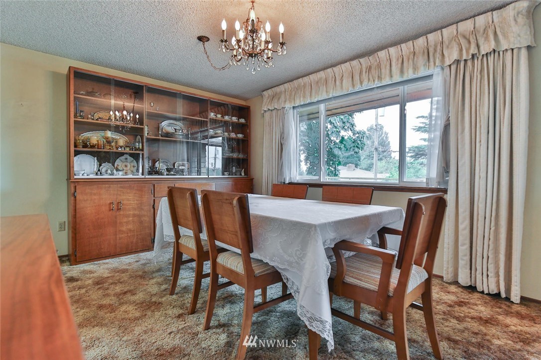 9032 Meridian Place North Seattle, WA 98103 - Photo 10 of 25 Gallery Image 10