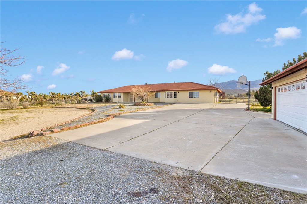 329 Lindero Road Pinon Hills, CA 92372 - Photo 4 of 74