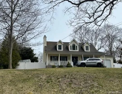 $1,379,000 | 48 Columbine Avenue North, Hampton Bays, NY 11946