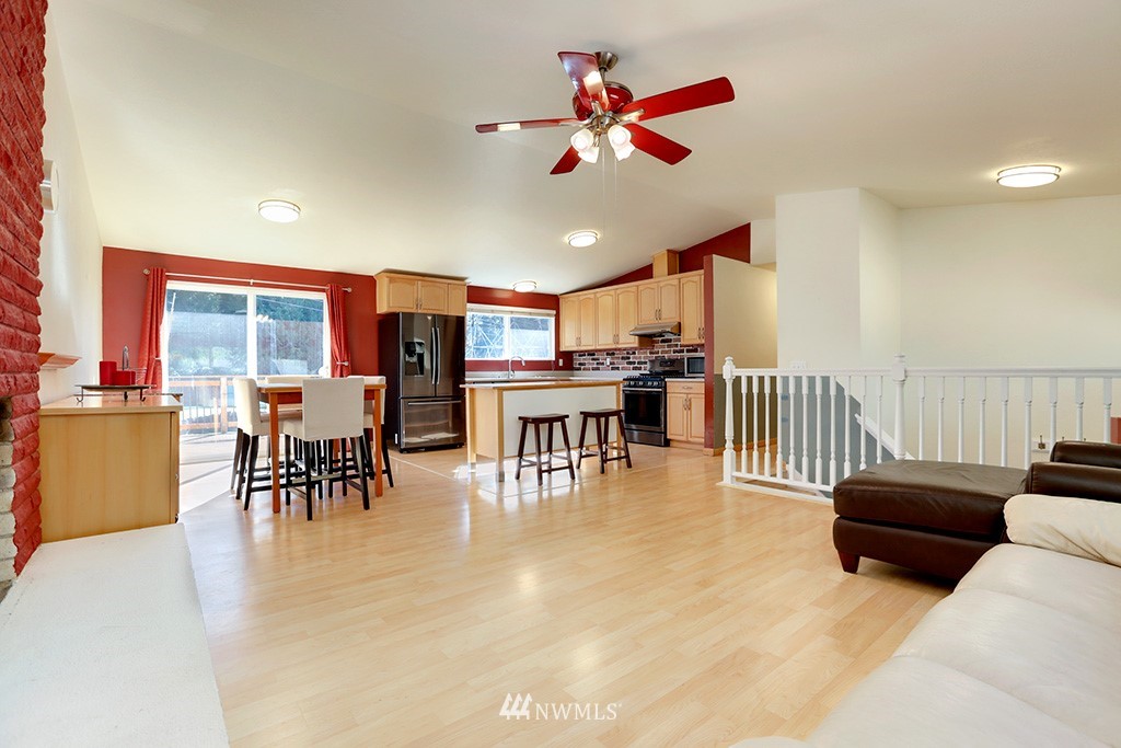 2318 177th Street Southeast Bothell, WA 98012 - Photo 3 of 25