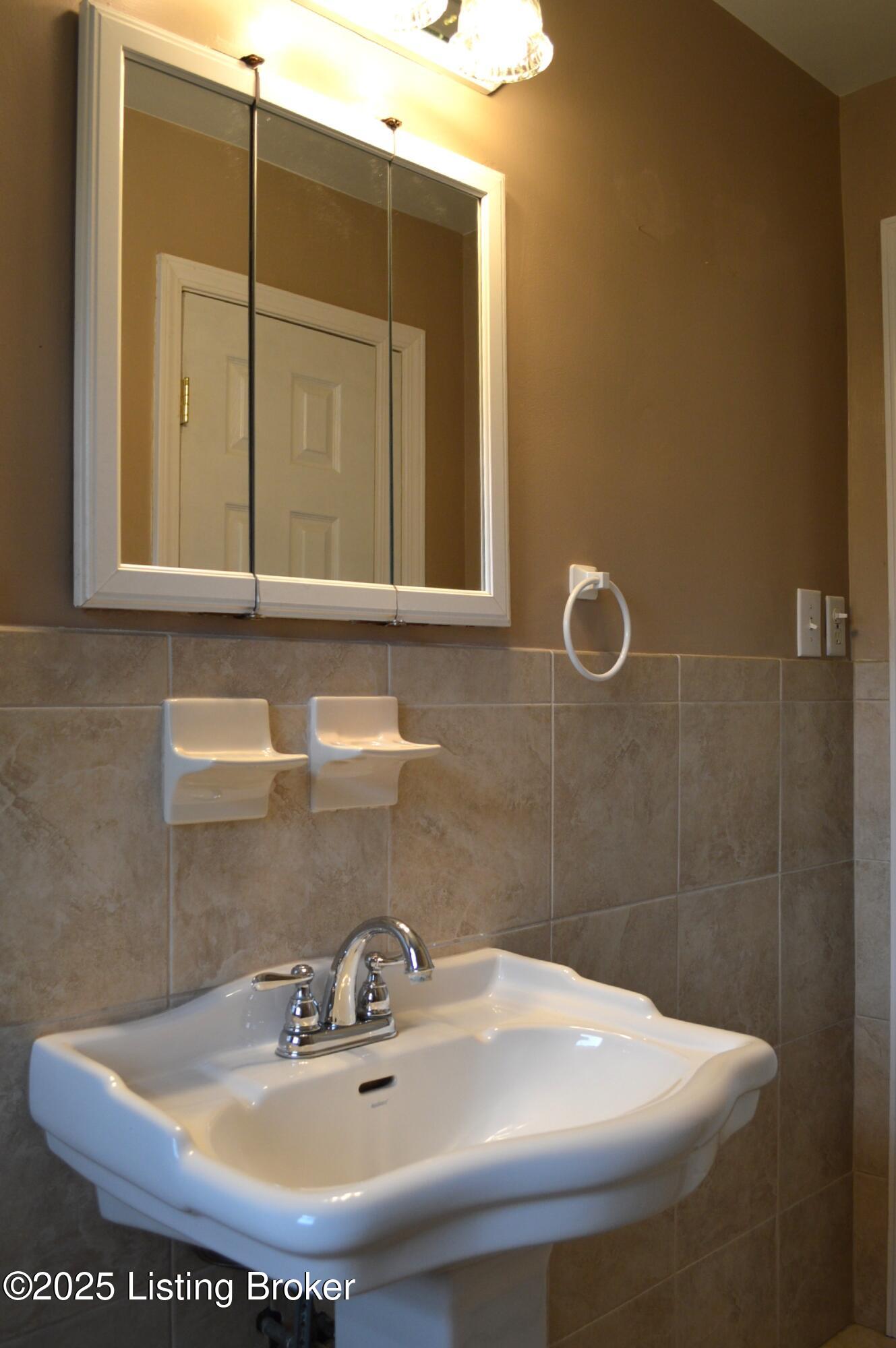5606 Maryman Road Louisville, KY 40258 - Photo 20 of 33 Bathroom Sink