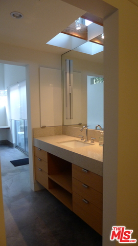 2901 Strongs Drive Venice, CA 90291 - Photo 12 of 24