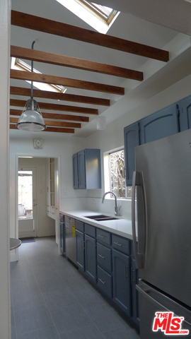 2901 Strongs Drive Venice, CA 90291 - Photo 5 of 24