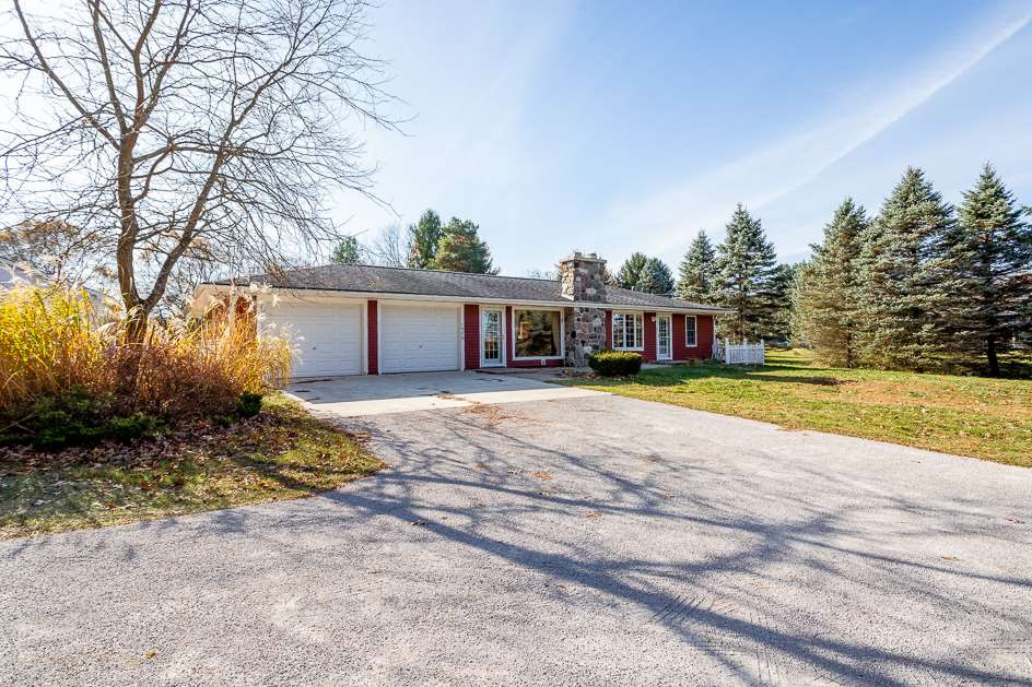 1525 Crouch Road Jackson, MI 49201 - Photo 2 of 38 Photo 2