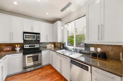 $1,465,000 | 107 El Camino Real, Unit 104, Burlingame, CA 94010