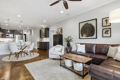 $635,000 | 3047 North Oakley Avenue, Unit 301, Chicago, IL 60618