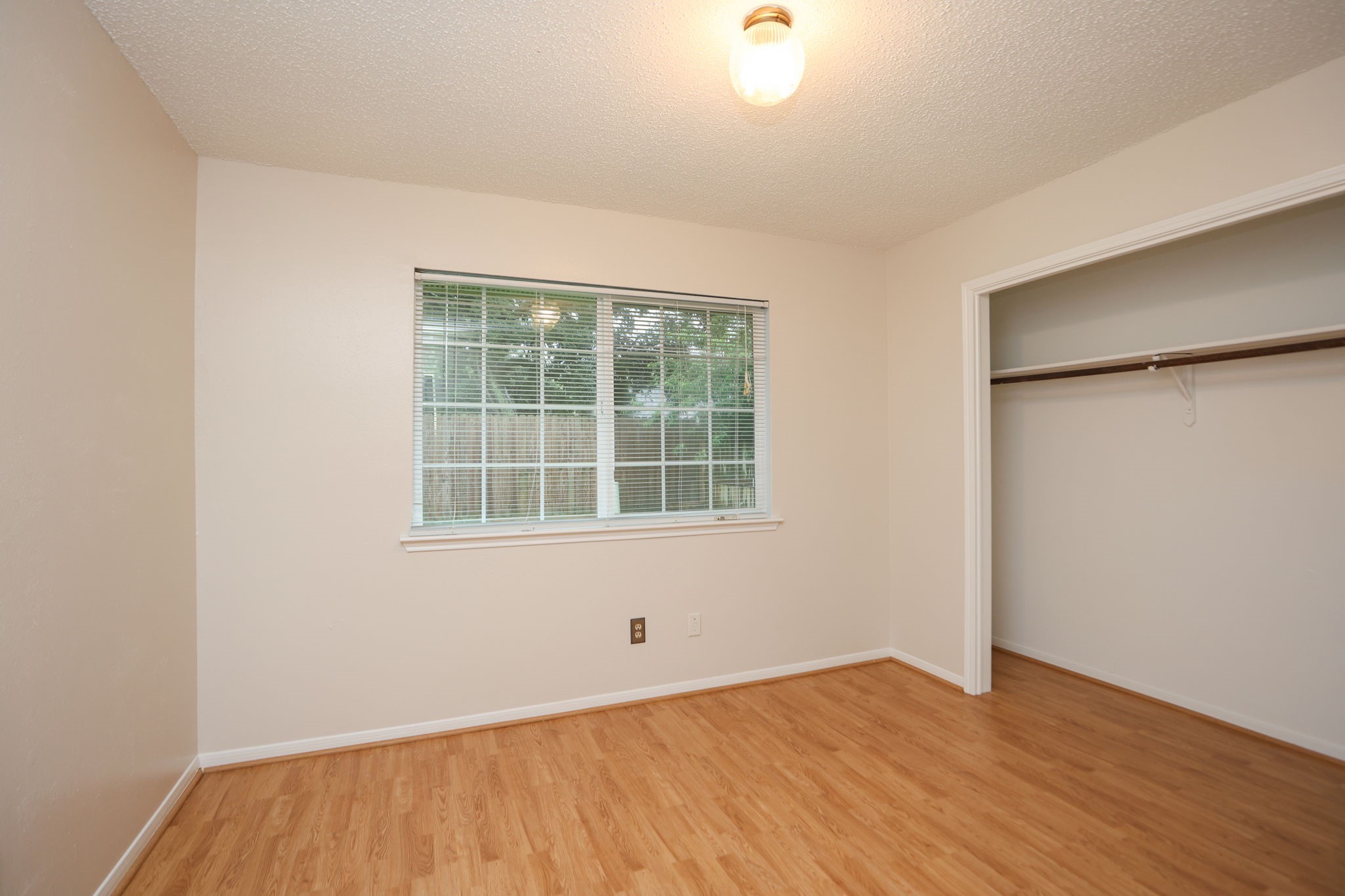 11947 Paddock Way Houston, TX 77065 - Photo 8 of 16 Secondary bedroom #2