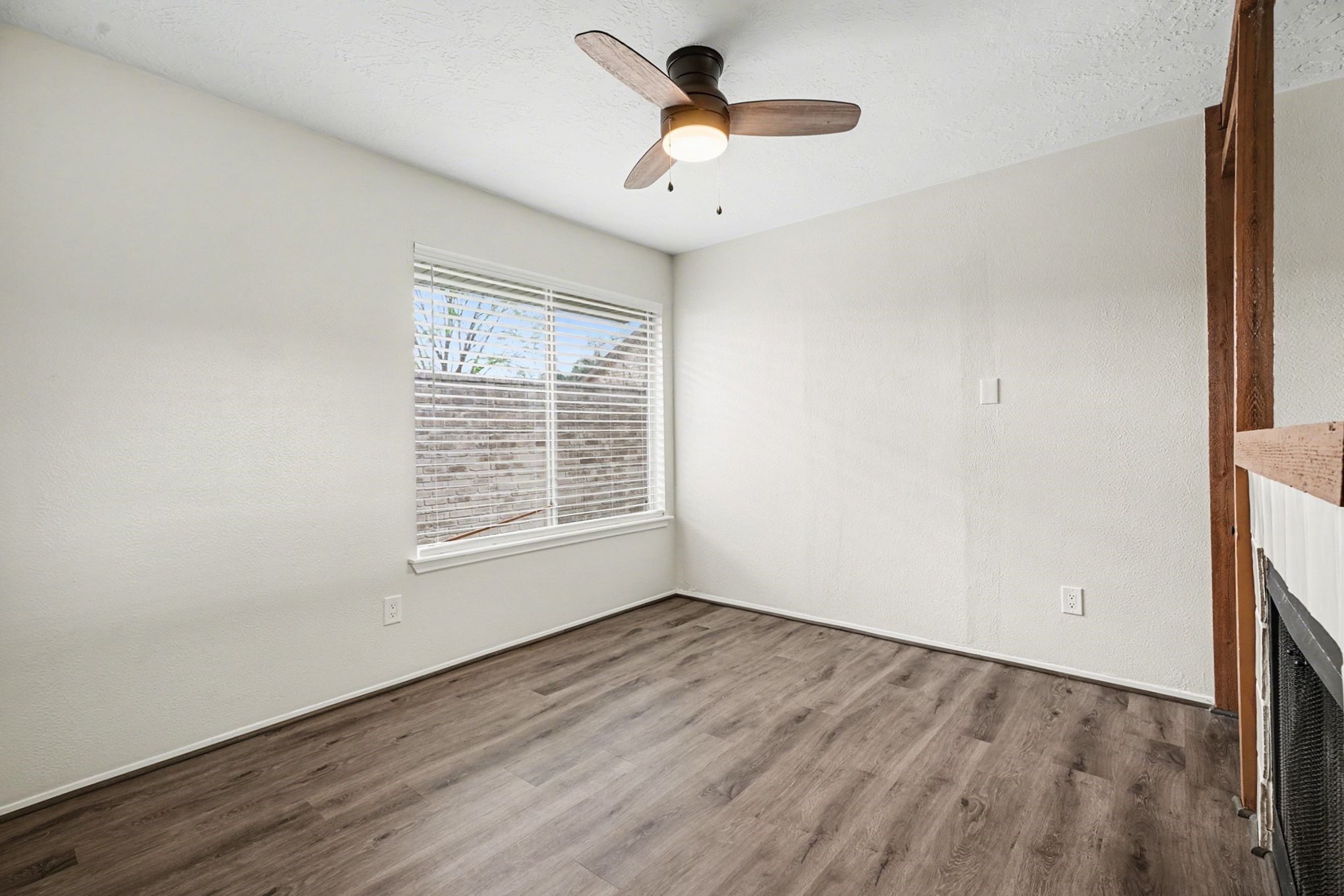 1723 Linfield Way Houston, TX 77058 - Photo 11 of 21 Den/Study
