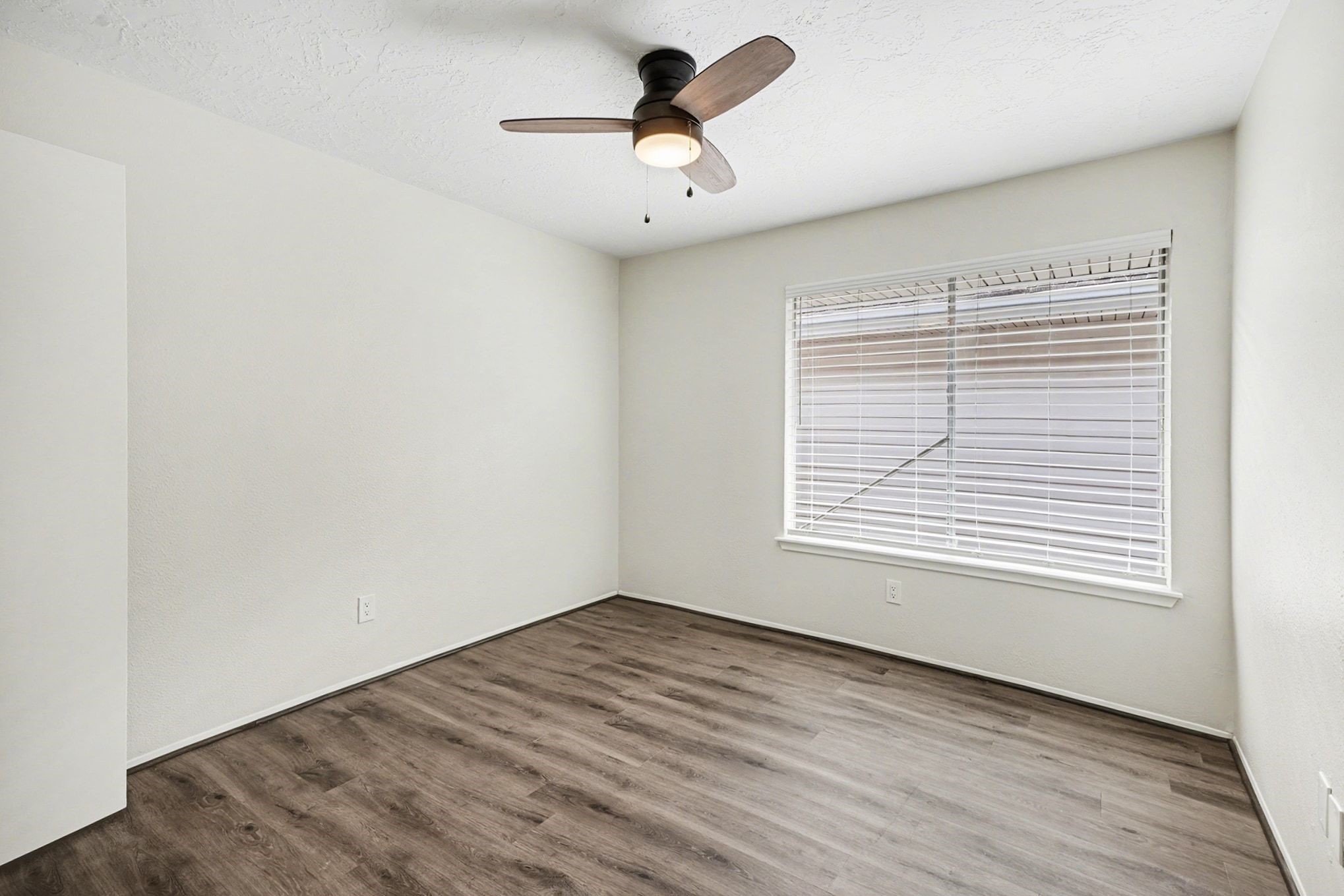 1723 Linfield Way Houston, TX 77058 - Photo 18 of 21