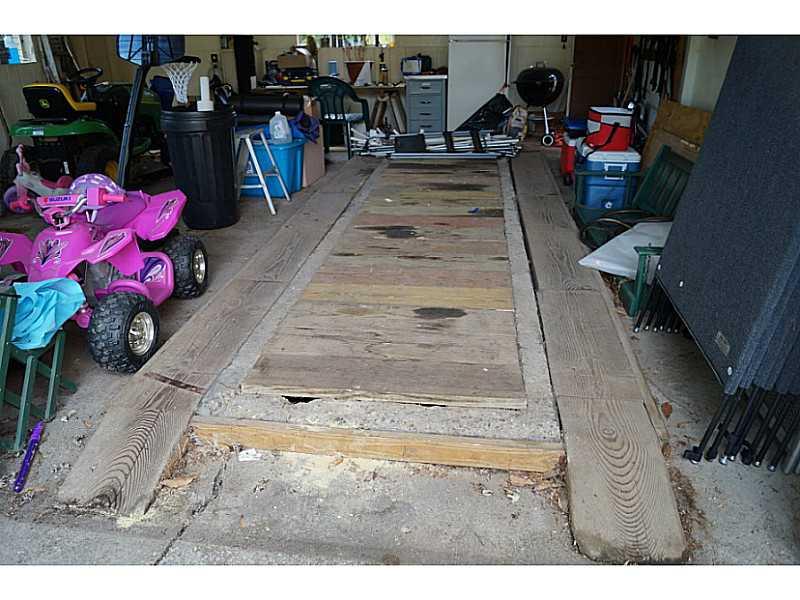 5521 Gibson Road Gibsonia, PA 15044 - Photo 17 of 17 Other. Oil changing bay in garage