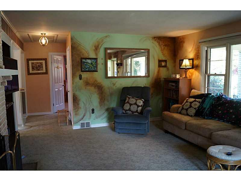5521 Gibson Road Gibsonia, PA 15044 - Photo 7 of 17 Living Room.